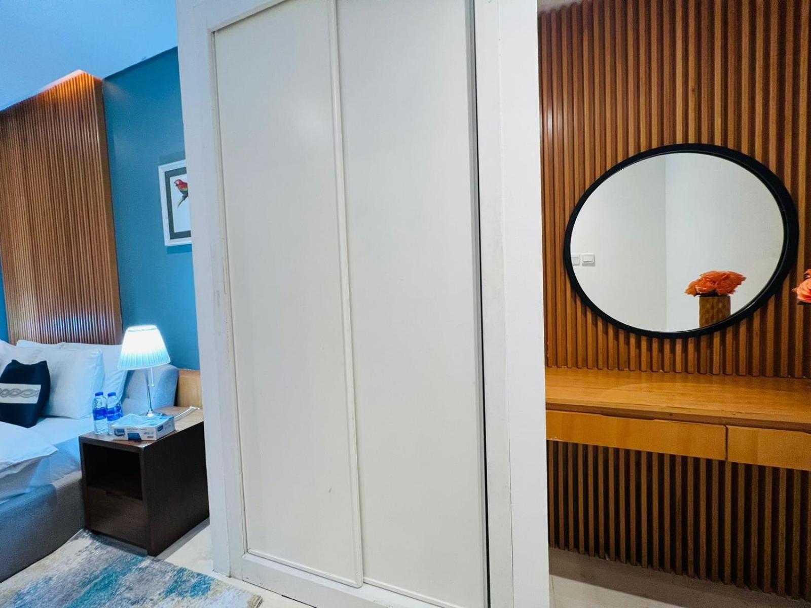 Private Rooms In 3 Bedroom Apartment Skynest Homes Marina Pinnacle Dubai Exterior photo