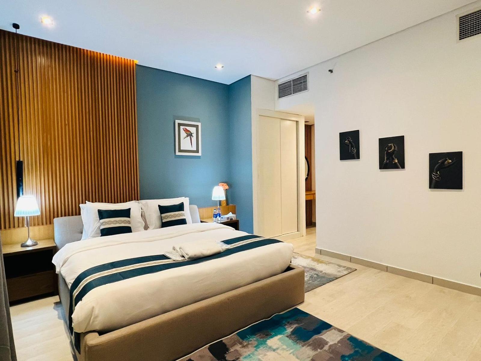 Private Rooms In 3 Bedroom Apartment Skynest Homes Marina Pinnacle Dubai Exterior photo